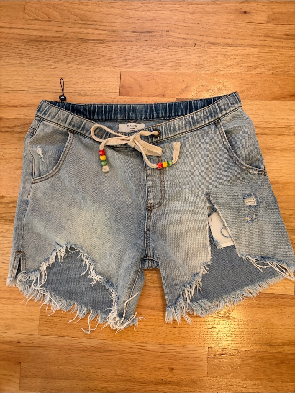 NWT OneTeaspoon Medium Shabbie Shorts | Distressed Denim
